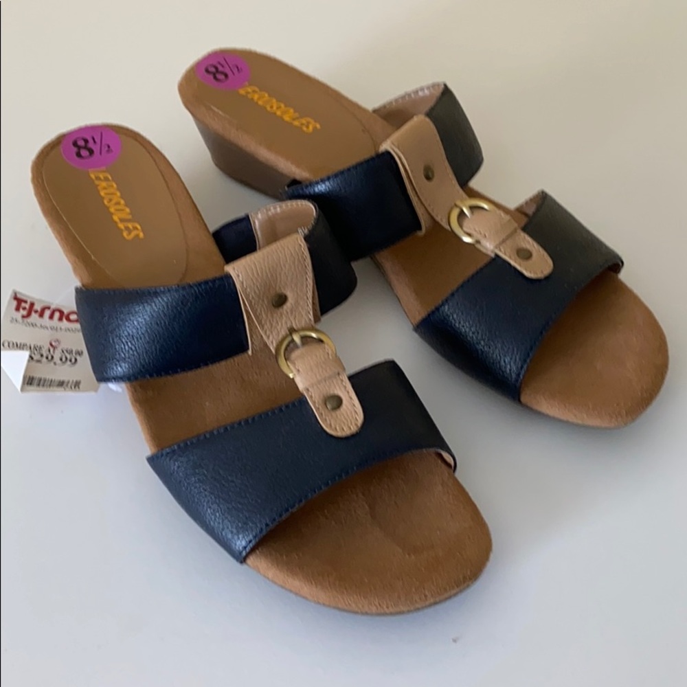 NWT Aerosoles sandals size 8 1/2 Navy blue